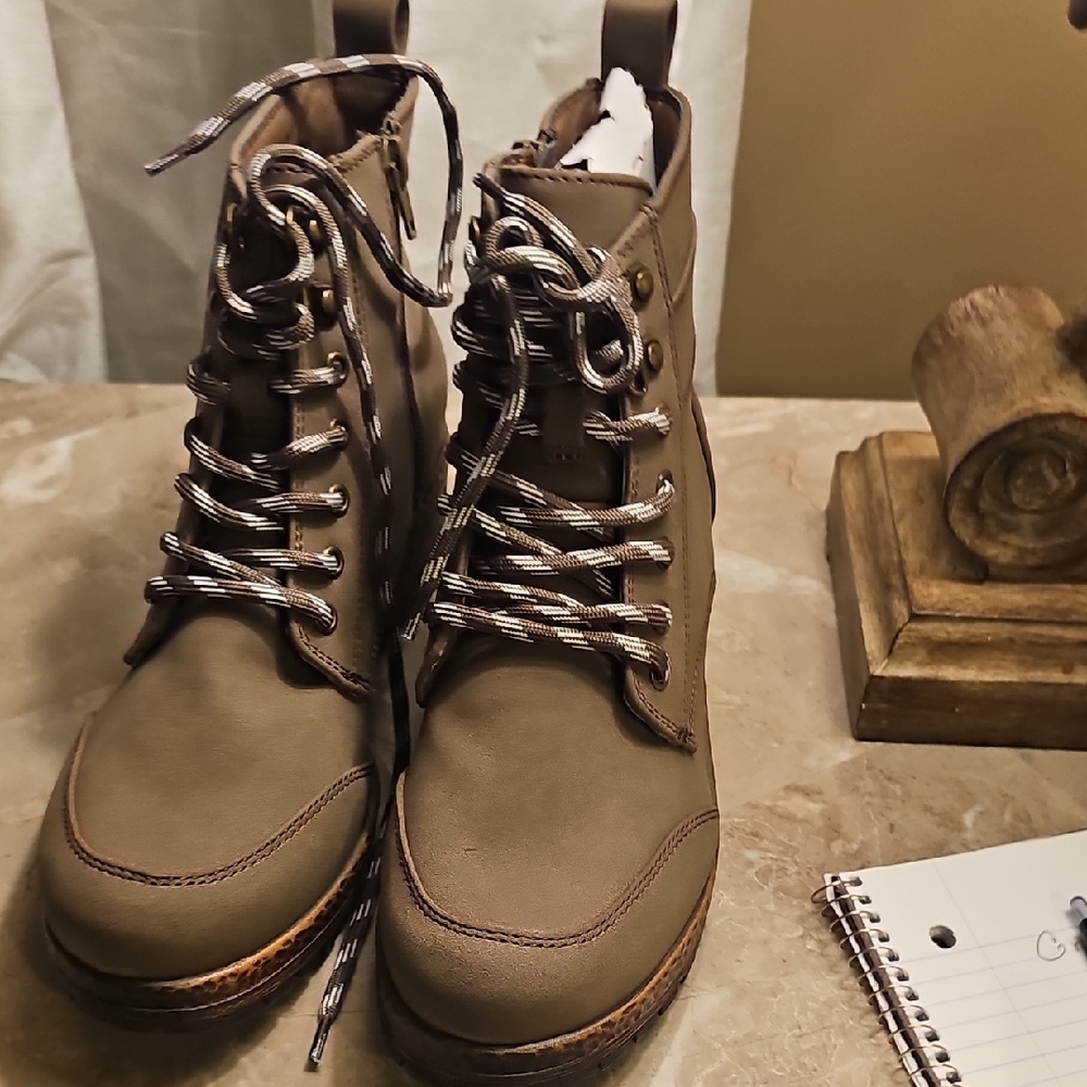 Womens Size 8 Vintage 7 Eight Brown Boots Brand New